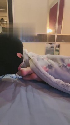 【初见】偷偷舔主人脚的下场 bf15413-绳艺套路资源网