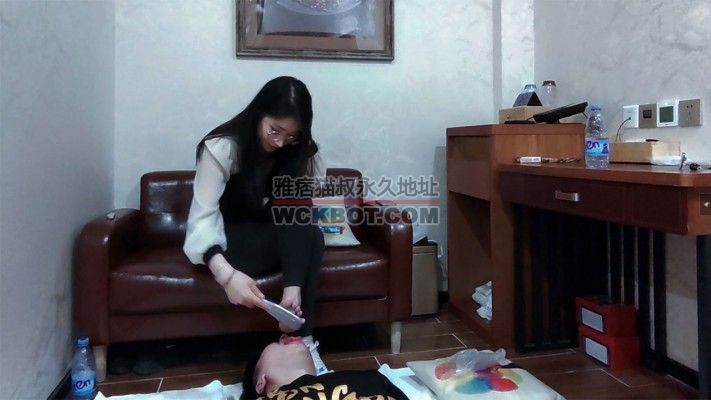 【冷凝】搓脚皮脚泥让脚奴用嘴接-人体垃圾桶系列（七） YC-230724-10-绳艺套路资源网