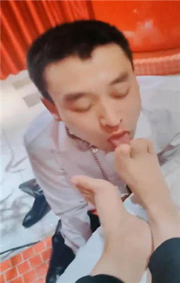 【伯爵】圈养犬化-暴力蛇鞭/耳光/踢踹/清理靴子-绳艺套路资源网
