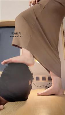 【娩娩大魔王】沉浸式-裸足狂舔虐狗舌 bf43953-绳艺套路资源网
