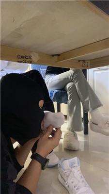 【精神小妹】桌底视角-舔脏鞋原味棉袜/全体重跳踩 bf46744-绳艺套路资源网