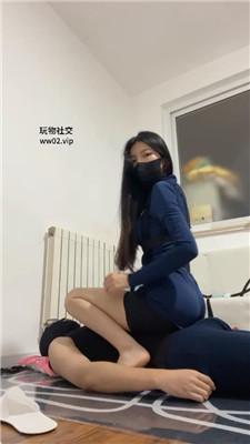 【梓晨大大】铁手铐捆绑-美腿全体重踩踏/藤条鞭打 bf46831-绳艺套路资源网