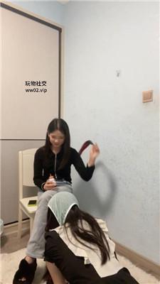 【小凤梨】大学生S-玉足踩母畜生 bf49888-绳艺套路资源网