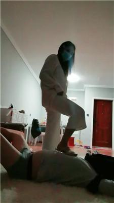 【盈盈女S】臭脚捂脸/全体重踩踏 bf46264-绳艺套路资源网