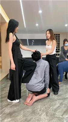【麋鹿银儿】3女S天花板耳光踢头 bf47117-绳艺套路资源网