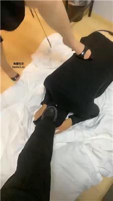 【太妹女爹】高跟裸足跪舔/鞭打/灌圣水 bf47034-绳艺套路资源网
