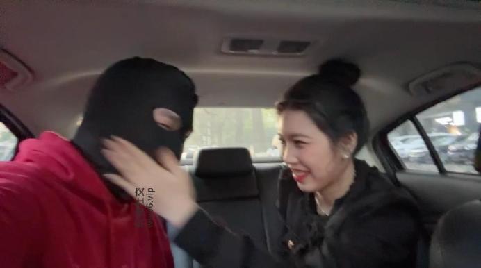 【素人挖掘机】贱狗又开始诱骗女孩在车里把自己美脚献给他 JS241129-7-绳艺套路资源网