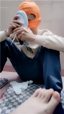 【奇了怪了】运动鞋白袜踢裆/鞭打/踩踏/原味气味辱 bf47109-绳艺套路资源网