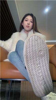 【麋鹿银儿】女巨人强制缩小碾/白鞋白袜裸足 bf47903-绳艺套路资源网