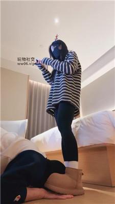 【妮蔻】雪地靴踩踏/超臭白袜辱/圣水淋浴/吃袜子 bf48290-绳艺套路资源网