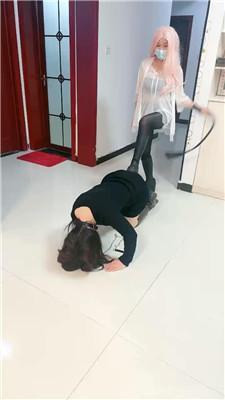 【沫嫣】女女场-靴子踩踏鞭打/骑马/强制闻臭鞋【双视角版】 bf47723-绳艺套路资源网