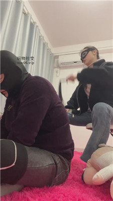【姗姗】白袜脚踩踏鞭打    241215-4-绳艺套路资源网