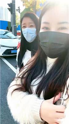 【丽娜】户外车内司机坚持不住了，一把抓住美女的脚舔个没完 JS241207-1-绳艺套路资源网