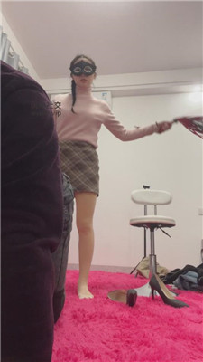 【姗姗】高跟肉丝脚踩踏虐乳    241213-6-绳艺套路资源网