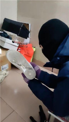 【奇了怪了】胯下辱-鞭打/闻舔小白鞋原味棉袜 JS241216-6-绳艺套路资源网