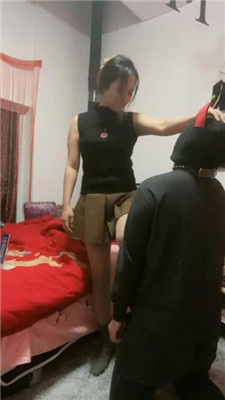 【露娜夫妻】喂口水/掐乳/肉丝脚深喉/强制闻臭鞋 JS241212-18-绳艺套路资源网