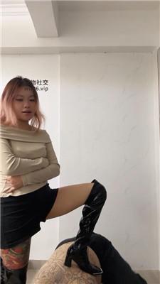 【Qi7】纹身小妹S-长靴连环踢裆 bf47745-绳艺套路资源网