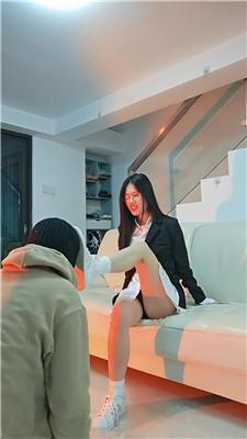 【嘉妮】毁容式踩脸/骑马转胯/小白鞋白袜辱 bf49447-绳艺套路资源网