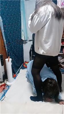 【伪娘和人妻】黑丝脚踩踏护士狗 JS241223-1-绳艺套路资源网