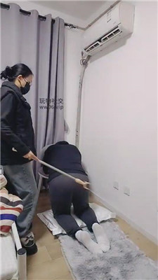 【上海汤圆】臭脚丫狂舔全体重踩踏衣叉抽    241217-3-绳艺套路资源网