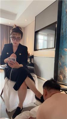 【金融女主】老狗舔闻脏鞋玉足 JS250104-8-绳艺套路资源网