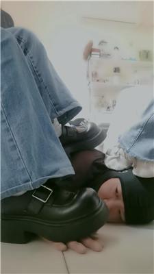 【文文文文】双S-桌底视角-黑鞋白鞋蹂躏踩 JS250116-13-绳艺套路资源网