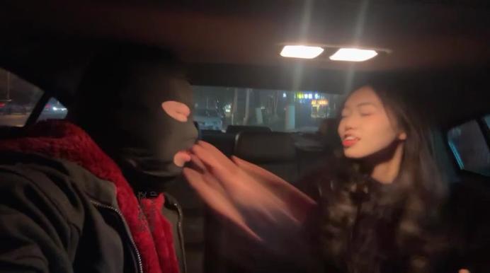 【素人挖掘机】路边开发车内调-运动鞋白袜 JS250114-21-绳艺套路资源网
