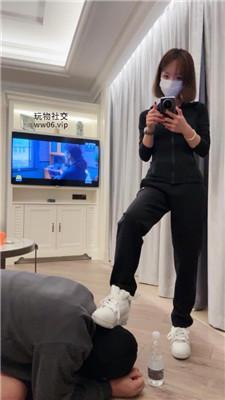 【siu姐姐】运动鞋脏臭棉袜碾压踩 bf50642-绳艺套路资源网