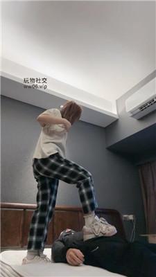 【猴歌】粉色脏鞋踩踏玩虐 bf50189-绳艺套路资源网