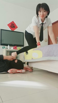 【你的女王驾到】狗舌清理脏鞋底-裸足狂舔 bf50041-绳艺套路资源网