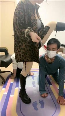 【薇薇】长靴踩虐/骑马狗爬/鞭打/囚禁狗笼 bf50510-绳艺套路资源网